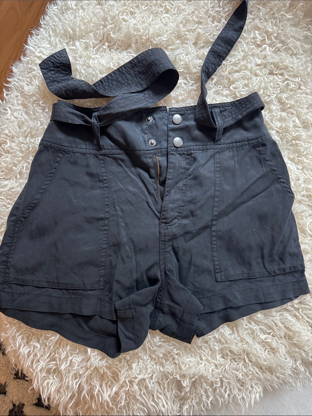 NWT Abercrombie & Fitch Black High-Waist Belted Utility Shorts sz small.